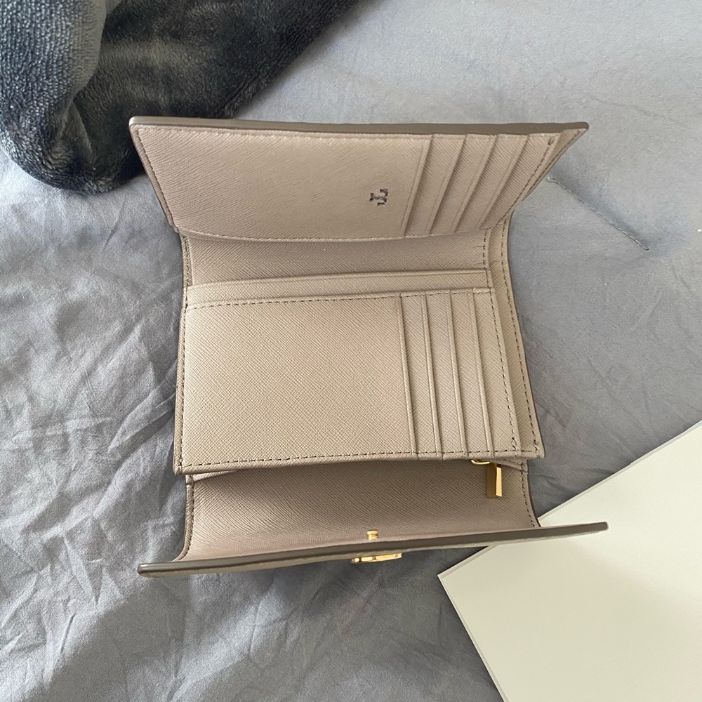Tory Burch Robinson wallet - Picture 6 of 10